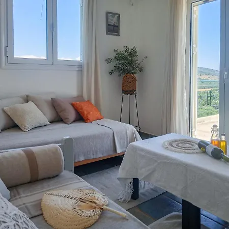Stunning Views, Spacious Balcony, Mani Family *